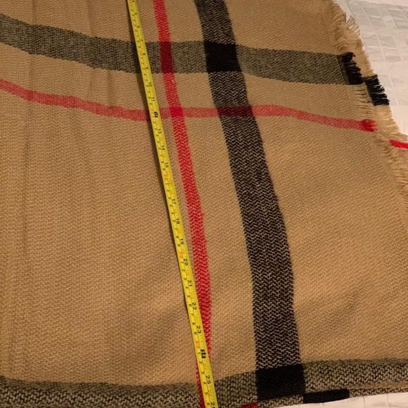 Oversized beige plaid scarf - Picture 3 of 5